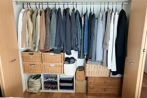 クローゼットには今シーズン着るアイテムのみをきちんと収納