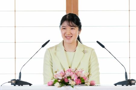 ユーモアを交えつつ堂々とした受け答えには、成人としての貫禄がにじんだ。　写真／宮内庁提供