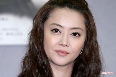 観月ありさ、異次元のスタイルも「中山美穂っぽい」「化粧のせい？」“加工感”のある近影に驚きの声