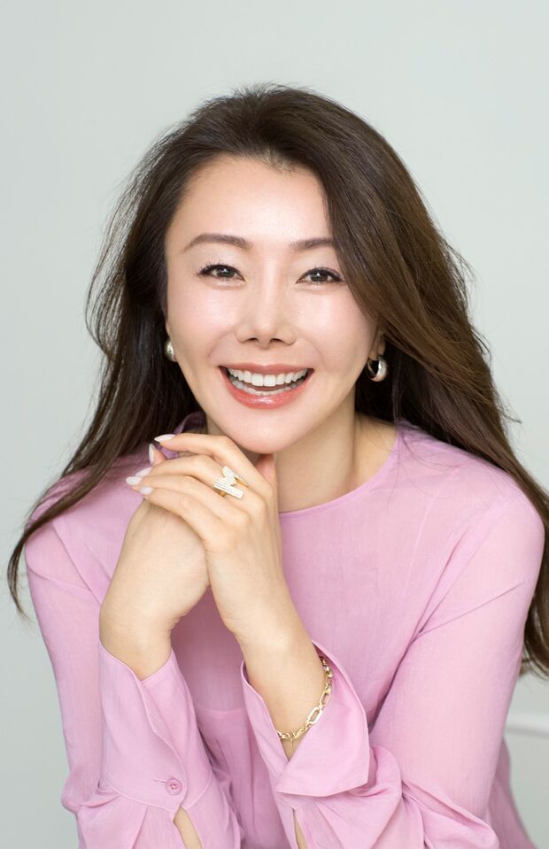 山本未奈子さん●美容家。ライフステージに応じて女性をサポートするウェルネスブランド『SIMPLISSE』代表。NY州認定ビューティーセラピストなどの資格を持ち、多数のメディアで美容情報を発信中。