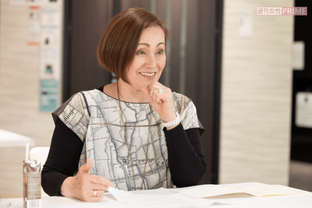 身ぶり手ぶりを交えながら、キラキラした笑顔で自身の過去を話す近藤さん。面白おかしく、ときにはシリアスに話を続ける彼女の、人を魅了する話術は相手の心を引き込む