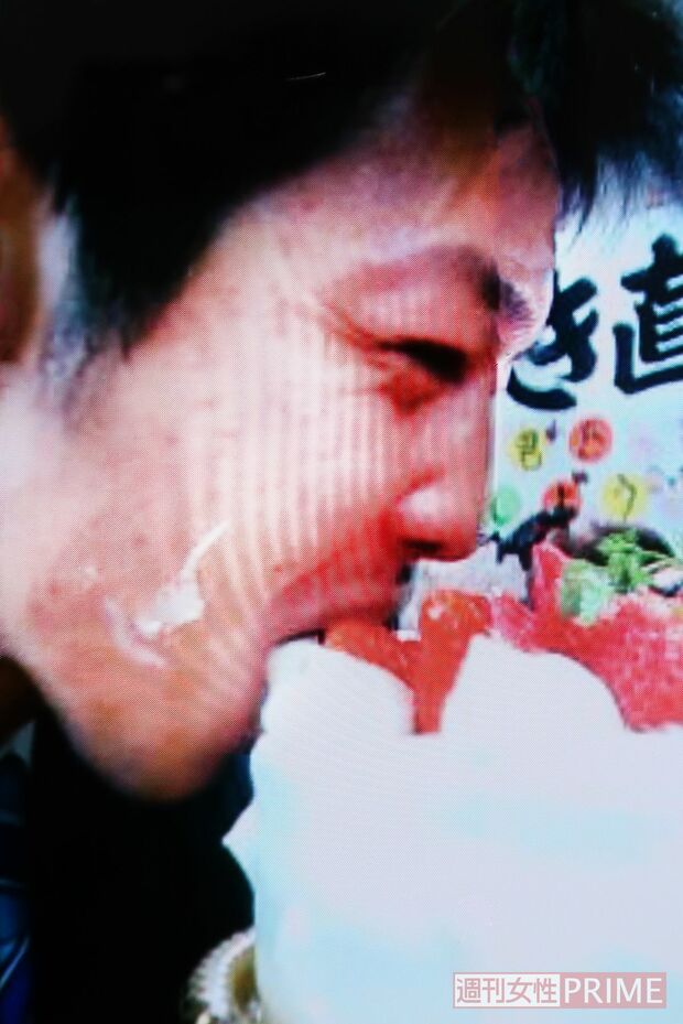 夕張市長当選後はケーキをガブリ!（’11年4月）