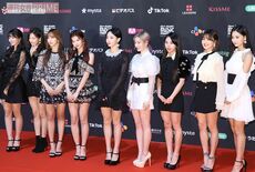 TWICE・ジヒョ、ナヨン、モモ、ツウィの“大胆衣装”にファン衝撃「品のある衣装着てほしい」賛否を呼んだ路線変更の疑念