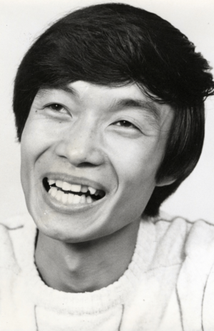 声優として初めてブロマイドが発売された神谷。まさにアイドルとして人気を集め、第2次声優ブームの牽引役となった