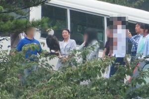 『那須どうぶつ王国』でワシに驚かれる雅子さま（8月29日）