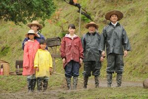 春の田植え。久々に谷田部家全員が茨城に帰ってきた！(c)NHK