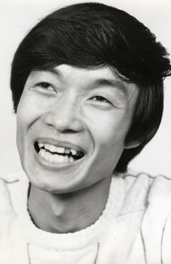 声優として初めてブロマイドが発売された神谷。まさにアイドルとして人気を集め、第2次声優ブームの牽引役となった