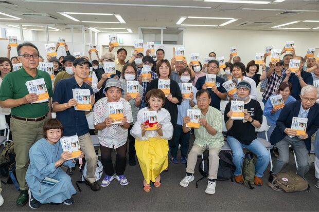 出版記念のサイン会での北原佐和子。多くのファンが詰めかけた　撮影／佐藤靖彦