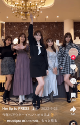 「みんなこじはる感」と話題のTikTokで洋服の着こなしを紹介するプレス担当女性たち5