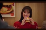 「グラコロ」のCMに出演している多部未華子（マクドナルド公式YouTubeより）