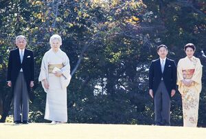 4回連続のご出席となった今回の『園遊会』では“勝負色”の着物姿でお出ましに(11月9日)