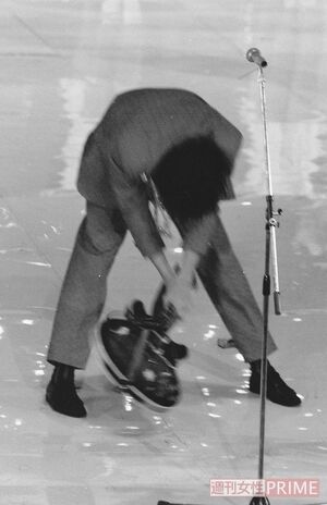 紅白でギターを燃やした吉川晃司