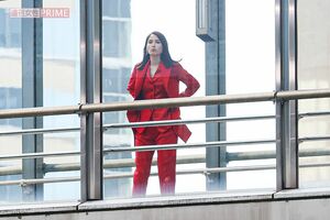 9月下旬、都内のオフィス街で大手メーカーのCM撮影をしていた広瀬アリス。立ち止まって様子を見学する人たちも