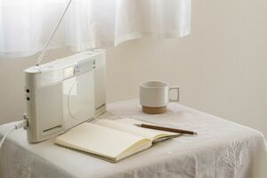 1：お気に入りの“朝ラジオ”を聴く　※写真はイメージです