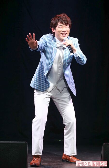 会場のみんなからバースデーソングを歌ってもらうことに。「（歌ってほしそうに）そんな、歌ってもらわなくてもいいですよ～。いいんですか～？（笑）。誰かに歌ってもらうことってなかなかないので、すごくうれしい！」　撮影／吉岡竜紀