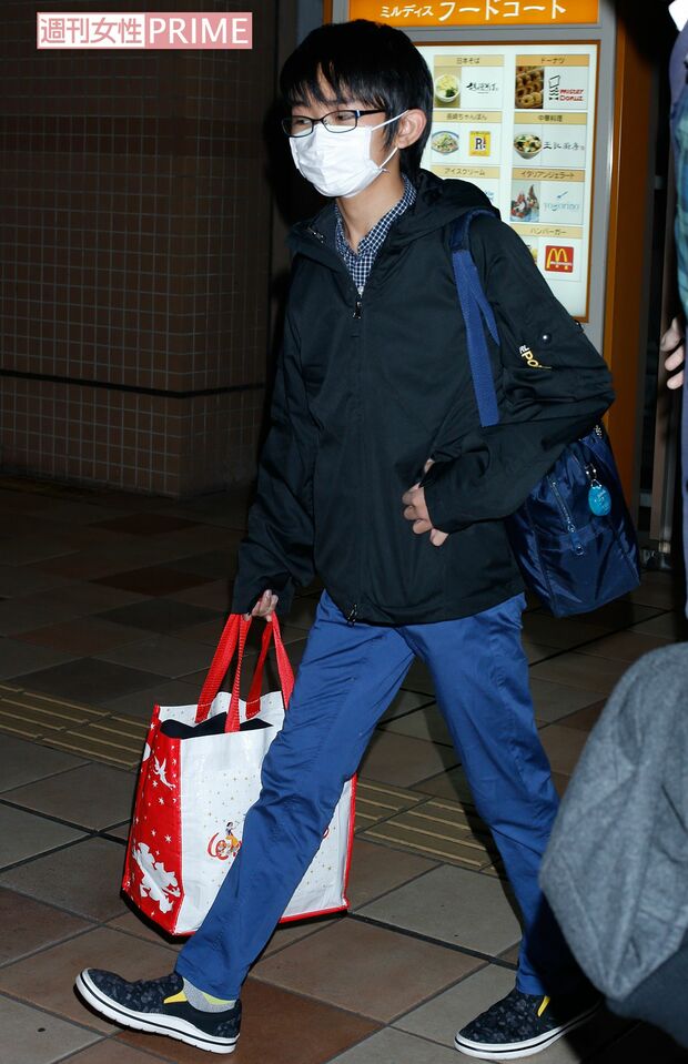 舞台終わりの直撃取材（次ページ）に答える清史郎クン。だいぶ大人びた印象だ