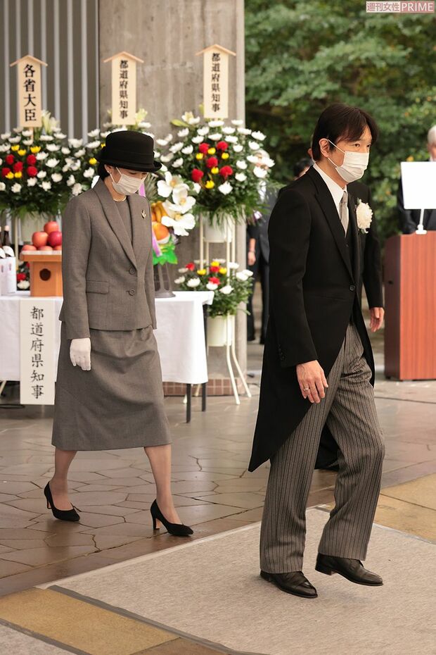 『千鳥ヶ淵戦没者墓苑』での『秋季慰霊祭』に参列された秋篠宮ご夫妻（10月19日）