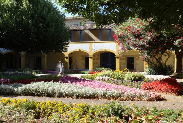 ゴッホが療養したアルルの病院跡と庭