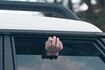 2012年、代官山蔦屋に訪れるTKO木下が乗っていた車の窓からはタバコが