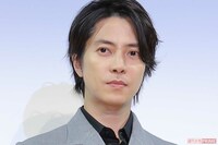 山下智久の“運転ショット”が「ずれ過ぎ」「筋肉アピール?」ファン困惑、過去には“サングラス水泳”も