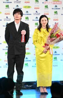「第46回報知映画賞」に出席した田中圭と永野芽郁（2021年12月16日、『週刊女性』写真班撮影）