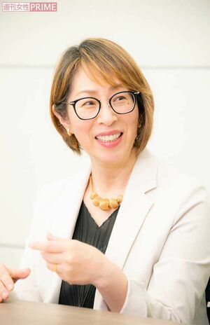 桜木紫乃（さくらぎ・しの）／1965年、北海道釧路市生まれ。2002年『雪虫』でオール讀物新人賞を受賞。2007年同作収録の単行本『氷平線』でデビュ一。2013年に『ラブレス』で島清恋愛文学賞、『ホテルローヤル』で直木賞、2020年に『家族じまい』で中央公論文芸賞を受賞。他の著書に『緋の河』『人生劇場』『青い絵本』『谷から来た女』『裸の華』などがある。