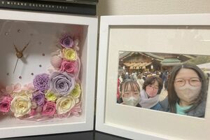 治療開始後に迎えた最初の誕生日に松本みゆきさんが子どもたちからもらった時計。「お母さんへ、　いつもたくさんのありがとう　これからも幸せな時を過ごせますように」とのメッセージが添えられていた