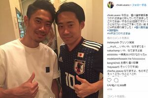 香川（左）と浅野（右）のそっくりツーショット（浅野インスタグラムより）