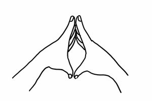 胸の前で両手の5本指の先端を合わせて押し合い、約10秒キープ。指をしっかり伸ばす。