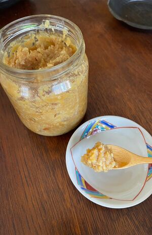 永山さんお手製の「にんにくみそ」。ひと口食べれば身体が温かくなり、血流改善を実感する