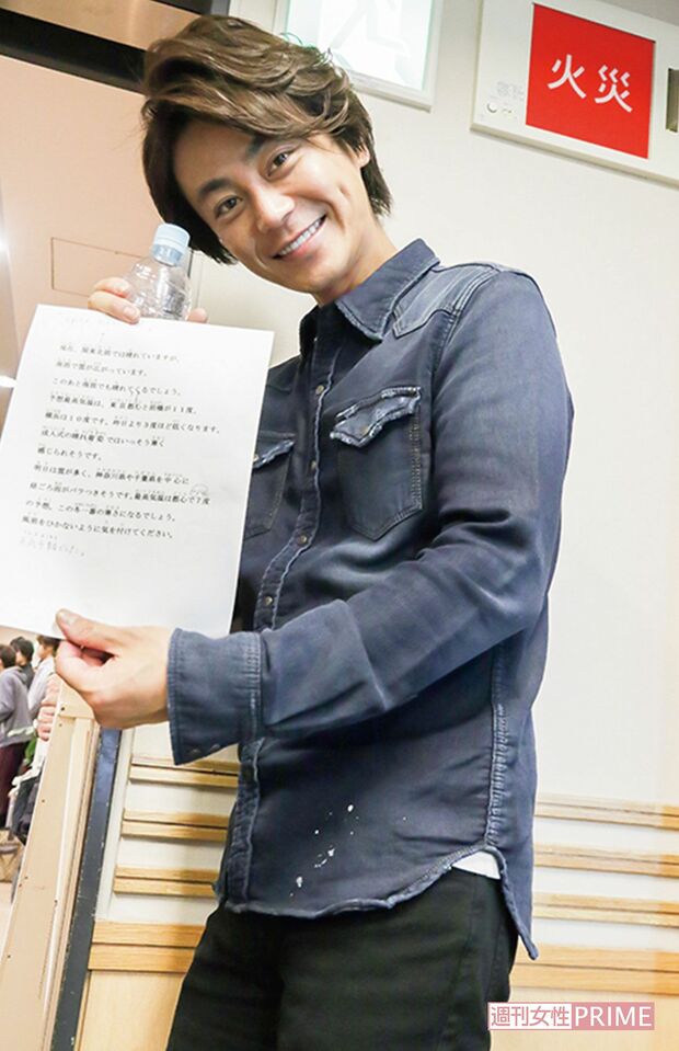 '16年 「長良グループ」でラジオ局を1日ジャック。お天気キャスターにも挑戦（1月11日）　撮影／週刊女性写真班