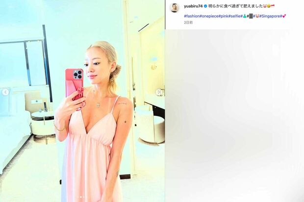 《明らかに食べ過ぎて肥えました》というコメントとともに、ワンピース姿の写真を投稿したあびる優。背中や腕に入ったタトゥーもはっきり見える(本人のインスタグラムより)