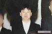 卒業アルバムで集合写真に写る容疑者（元生徒提供）　