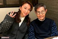 加藤茶&綾菜夫妻が久しぶりのペアルックで「気恥ずかしい」、食事に同席したのは超ベテラン歌手
