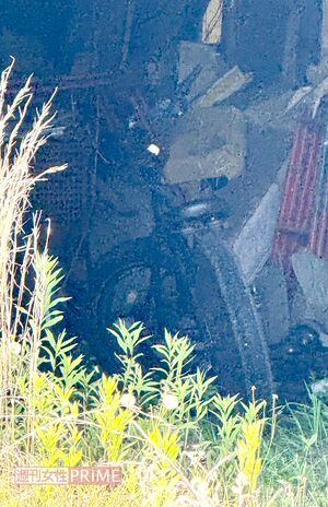 敷地内の納屋とみられる建物にはタイヤの太い自転車が…。これに乗り、日常的に近所を走っていたという目撃情報は多い