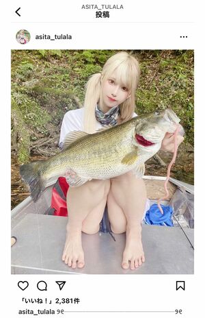 “釣りガール”としても活躍するインフルエンサー・明日ツララ(公式インスタグラムより)