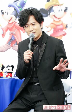 ウォルトは“エンターテイメントの神様”と稲垣。「見に来てくださった方に、夢を実現させる希望を感じてもらえるよう、案内人として頑張ります」　撮影／森田晃博