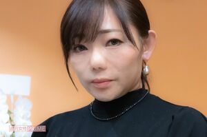『週刊女性』のインタビューを受ける純歌