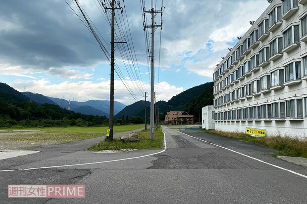例年なら車がひしめきあう駐車場スペース（'20年8月）