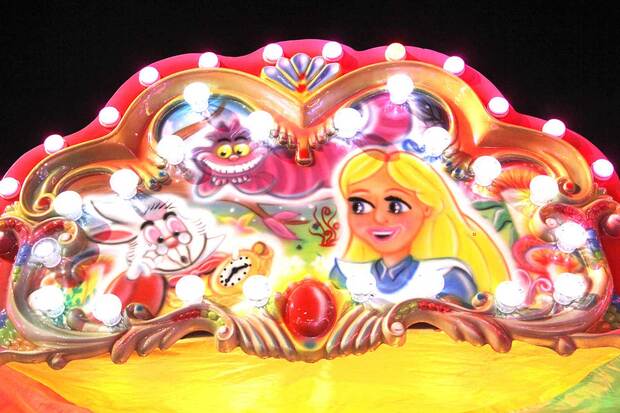 頑張ったのは伝わるけれど、残念感が大きく漂う電光看板。これを見た子どもが｢私のほうがうまく描ける！｣とか言い出したりして……　撮影／関上武司さん