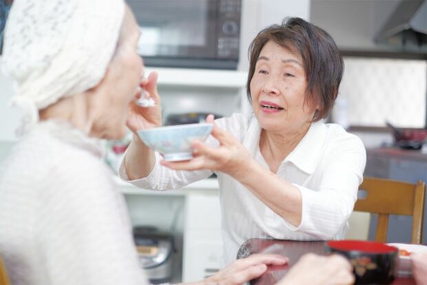 少しでも介護経験がある人なら、必ず経験を活かすことができる（写真はイメージです）