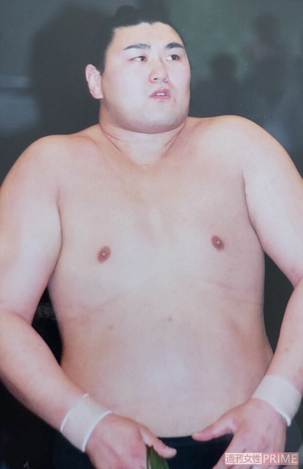 現役時代の守安さん。得意技は右四つ、上手投げ。191cmという長身を生かしたパワフルな戦い方を持ち味としていた