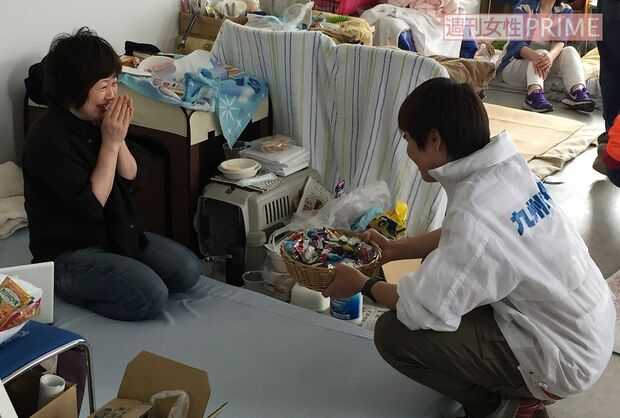 診察室の一部も避難スペースに。学生ボランティアも駆けつけた