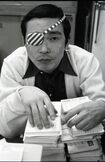 30歳ごろのタモリ。サングラスを外して眼が見える貴重ショット('77年)