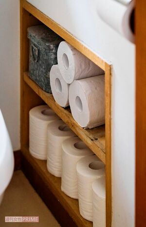 田中さん宅のトイレ棚 撮影/鈴木真貴