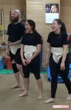 カリフォルニアから来た3人も「相撲、スキデス」「相撲、タノシイ」と笑顔