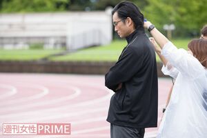 高身長のため、メイクさんも大変そう!? 撮影/齋藤周造