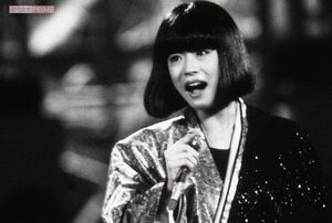 『DESIRE』を歌唱する中森明菜