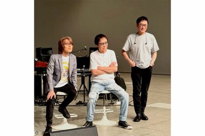 2025年、坂崎幸之助（左）のテレビ番組に吉田拓郎（中央）が出演していた（坂崎のインスタより）