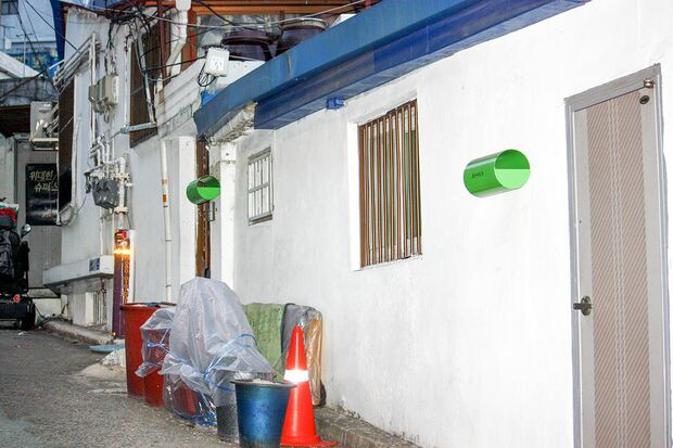 壁画のあった場所は真っ白に